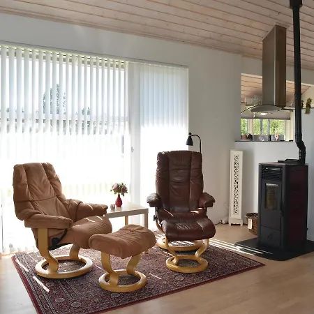Three-bedroom Holiday In Jerup