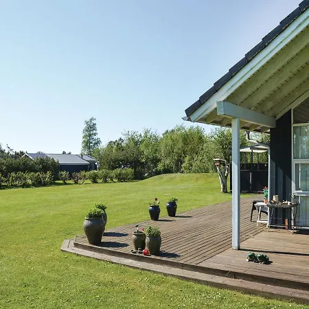 Three-bedroom Holiday In