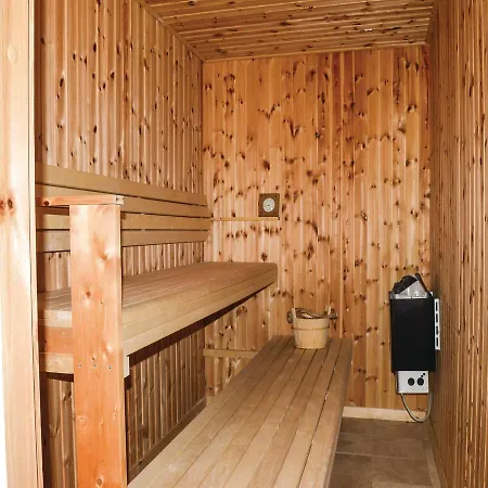 Three-bedroom Holiday In Jerup